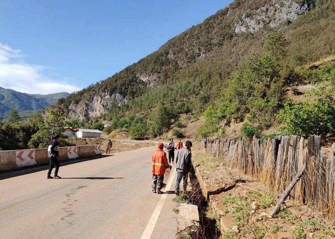 近日,奉科黄明村增购组积极组织村民开展人居环境整治