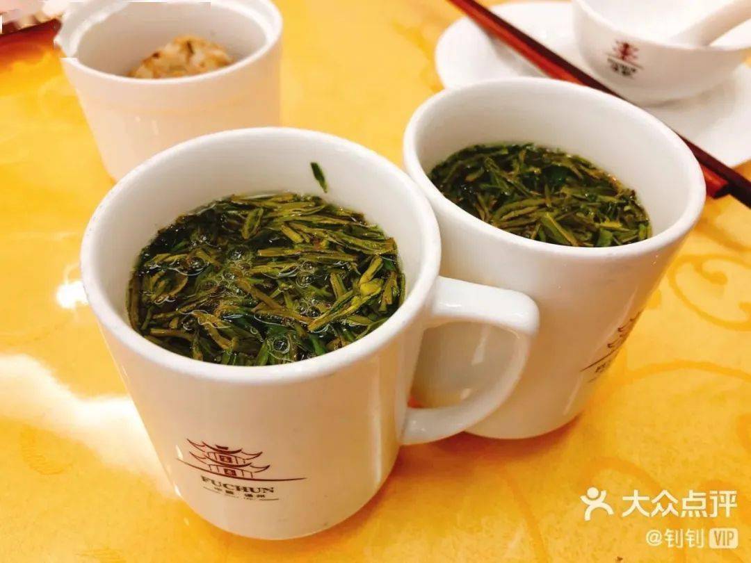 错 在这些品牌老店 除了品尝扬州包子 魁龙珠由龙井,魁针和绿杨春三种