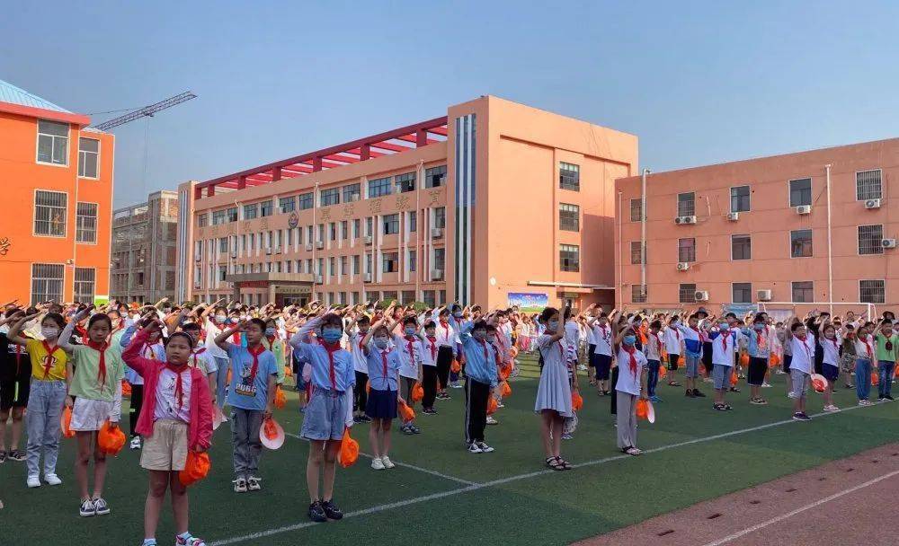 临沂幸福小学第三周升旗仪式暨校十佳"沂蒙小小讲解员"颁奖仪式