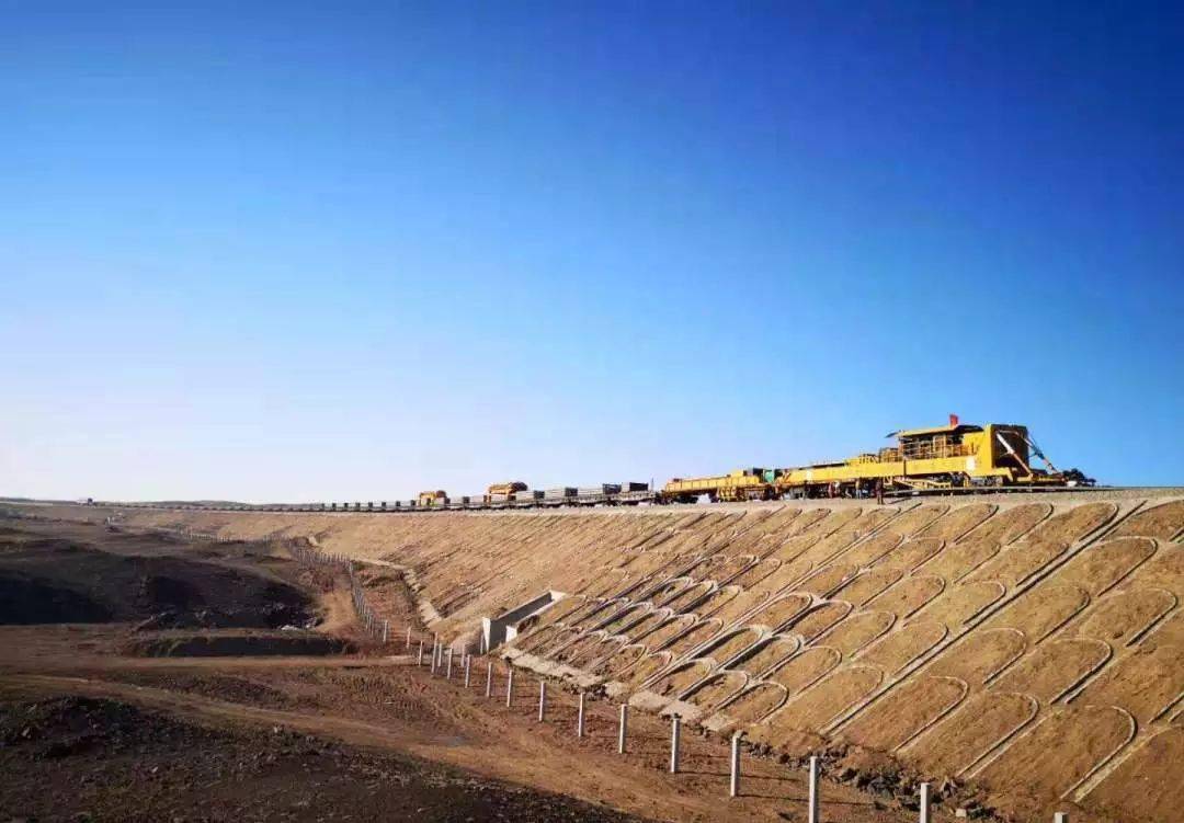 速看新疆又一条铁路要开通啦以后去乌鲁木齐阿勒泰更加方便了一路美食