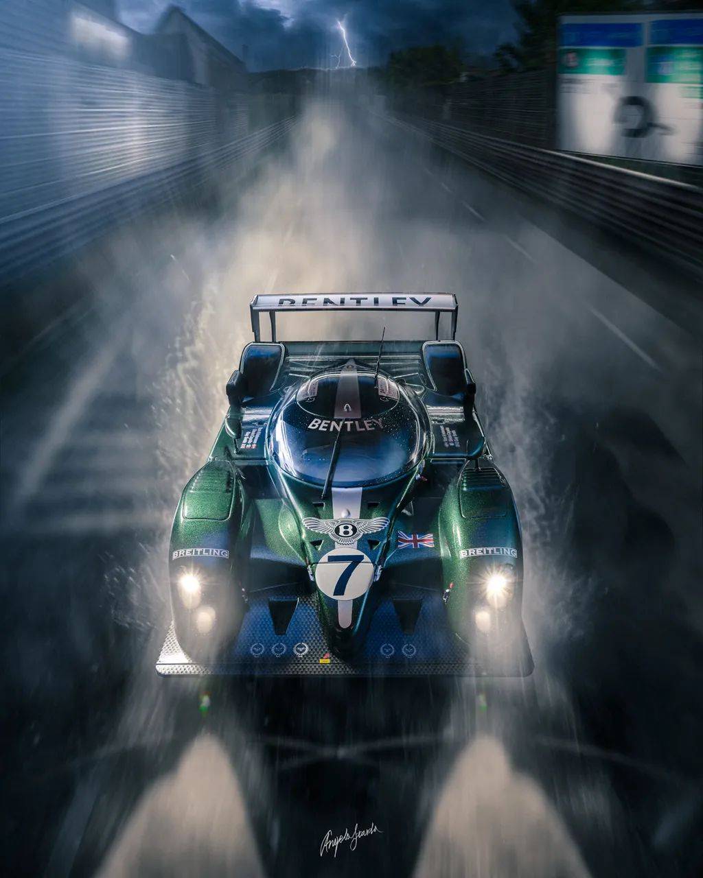 《la macchina che cade dal cielo》这组作品的灵感源自于我的缪斯