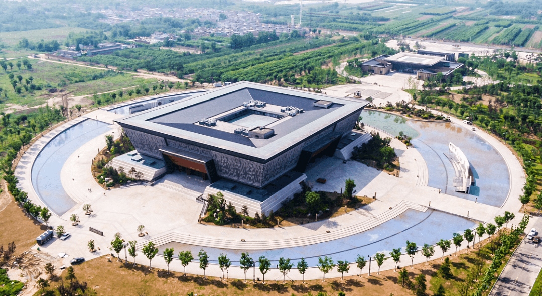 梁带村遗址梁带村遗址发现于2004年10月,位于韩城市区东北7公里的西庄