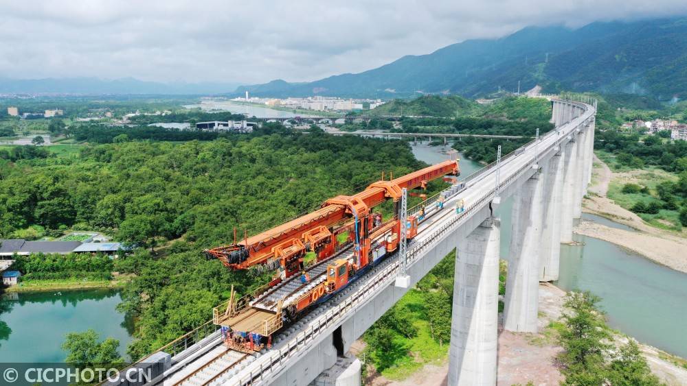 浙江仙居:金臺鐵路仙居永安溪特大橋順利貫通