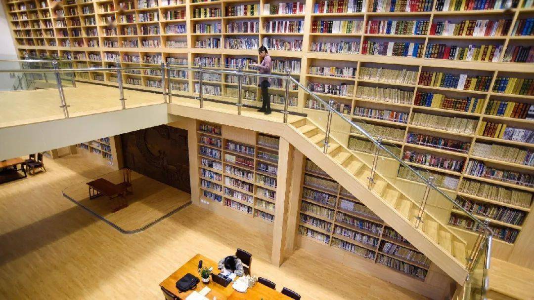 梅花香自苦寒来——发展中的黔西南州图书馆_手机搜狐网