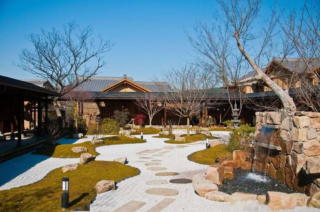 拈花湾民宿(其二)精品客栈·平常居(禅岛)位于灵山小镇·拈花湾景区内