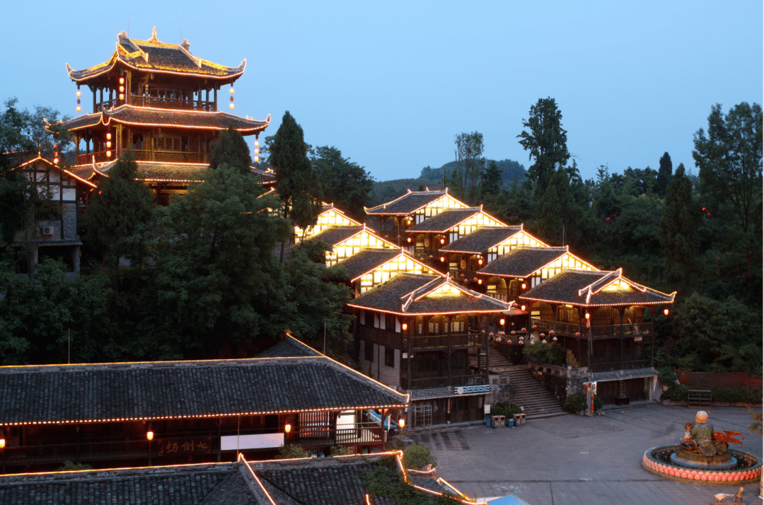 中国红海生态旅游景区位于四川蓬溪县宝梵镇华山村红星水库—华莲寺