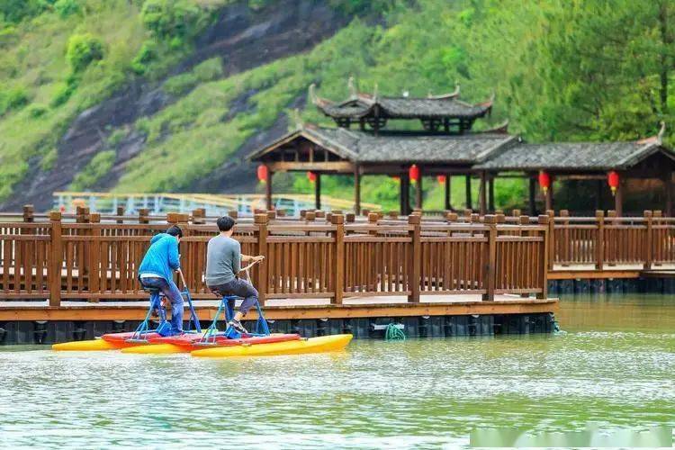 图|李艺爽这里还有儿童水上乐园,水上高尔夫,水上木屋等休闲垂钓项目