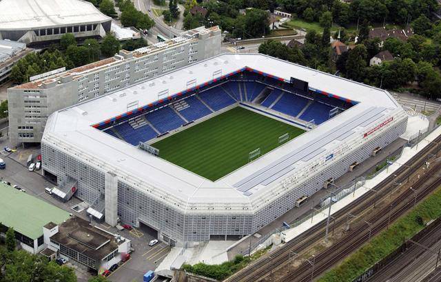 看台上起高楼,荷兰小球会的球场翻修方案值得推广吗?