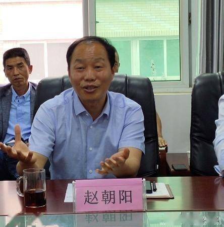 县特色产业发展服务中心主任赵朝阳表示:产业发展离不开金融机构的