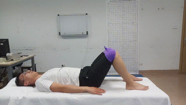腹直肌强化:仰卧,屈髋屈膝,躯干前屈,腰部贴于床面