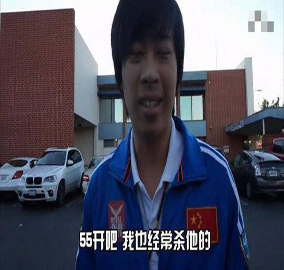 这是卢本伟自己打职业的时候,当时的记者问他,你觉得你和faker对线,你