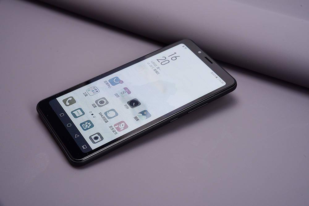 海信阅读手机a5pro cc版采用彩色水墨屏拥有无蓝光不伤眼,阳光下可视