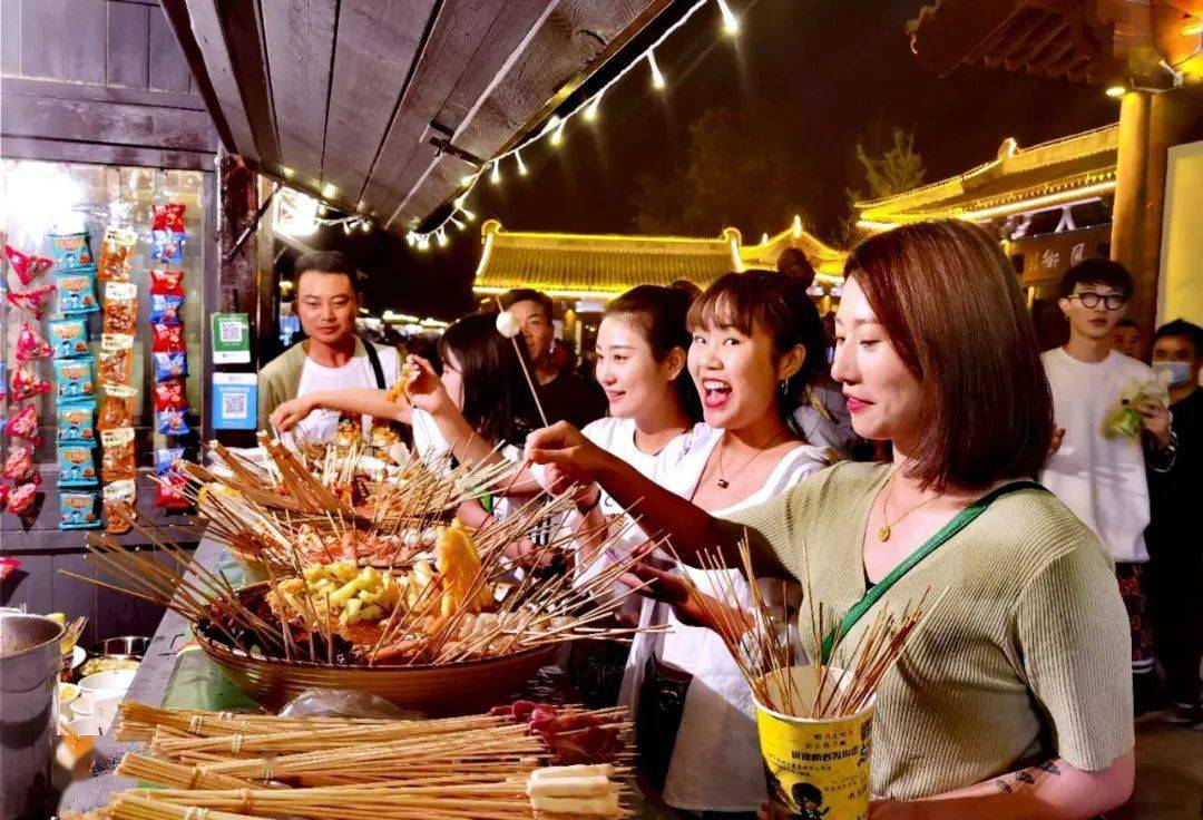 打造广元夜市经济新业态皇泽寺凤街成为网红打卡新坐标