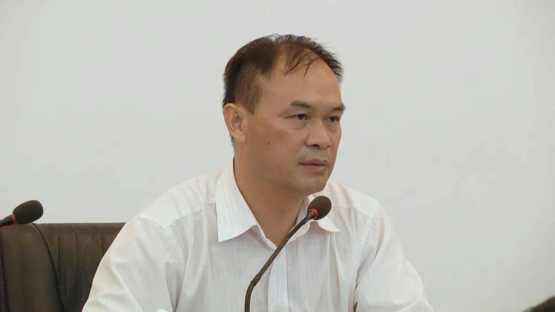 劳国明 均安镇副镇长,教育局局长