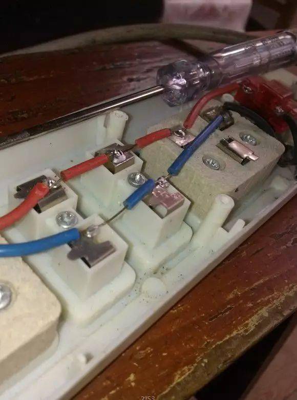 我国近年火灾中约30由插座引起日本插座与插头和国产的不同