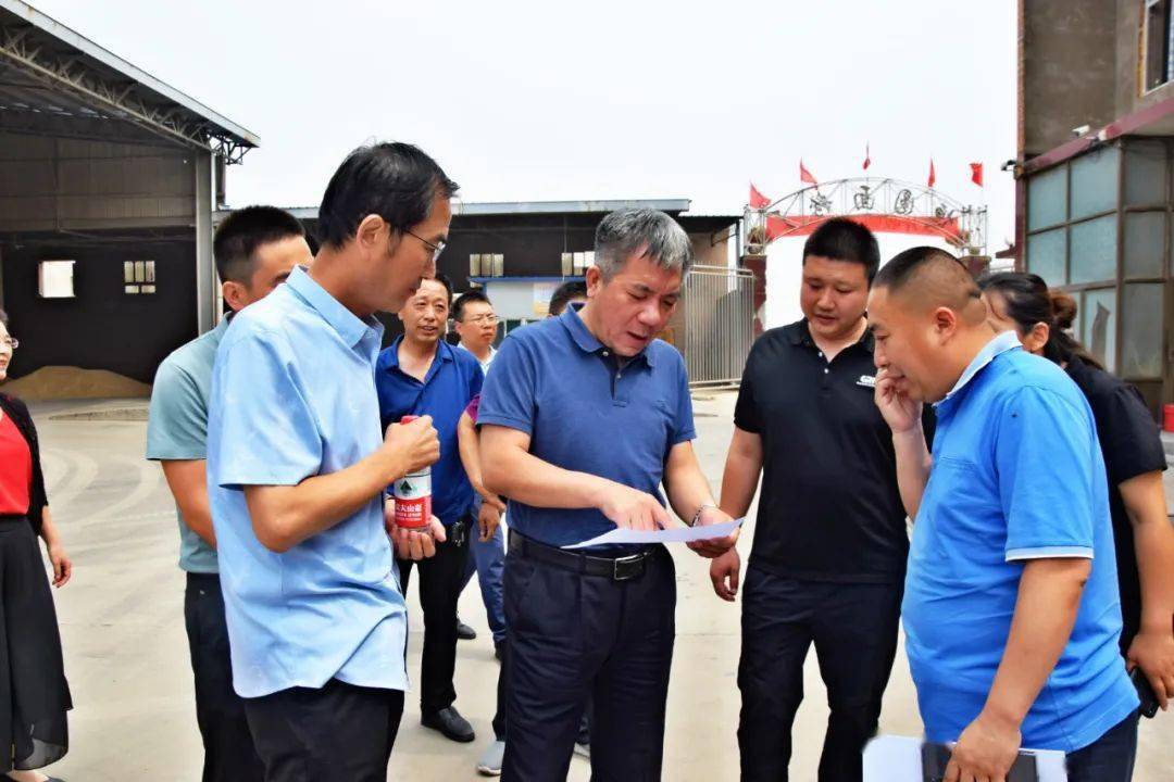 副市长张翔在襄汾县调研夏粮收购工作时要求抓实抓细夏粮收购确保市场