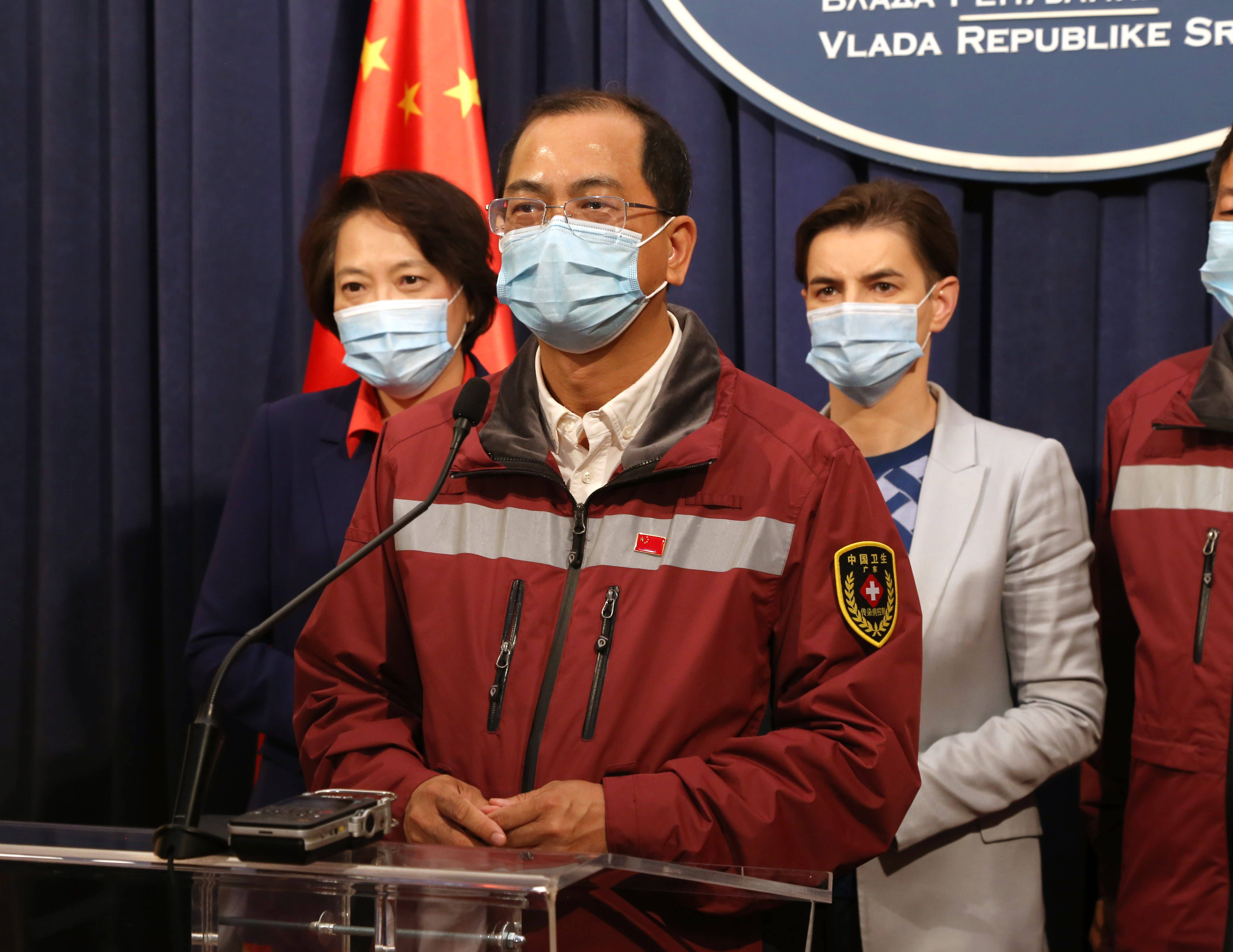 中国赴塞尔维亚抗疫医疗专家组返程回国