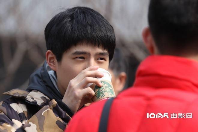 周冬雨刘昊然新片杀青 艺考回忆杀照片青涩重温