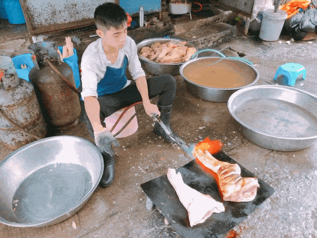 给亲戚看见我一个人食隆江猪脚饭