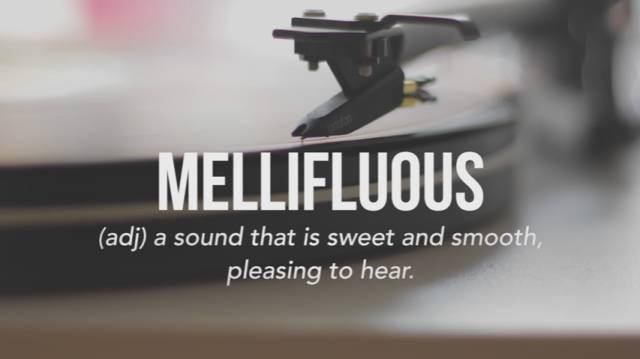 温柔动听的例句:the moremellifluousthe singer, the more dexterous