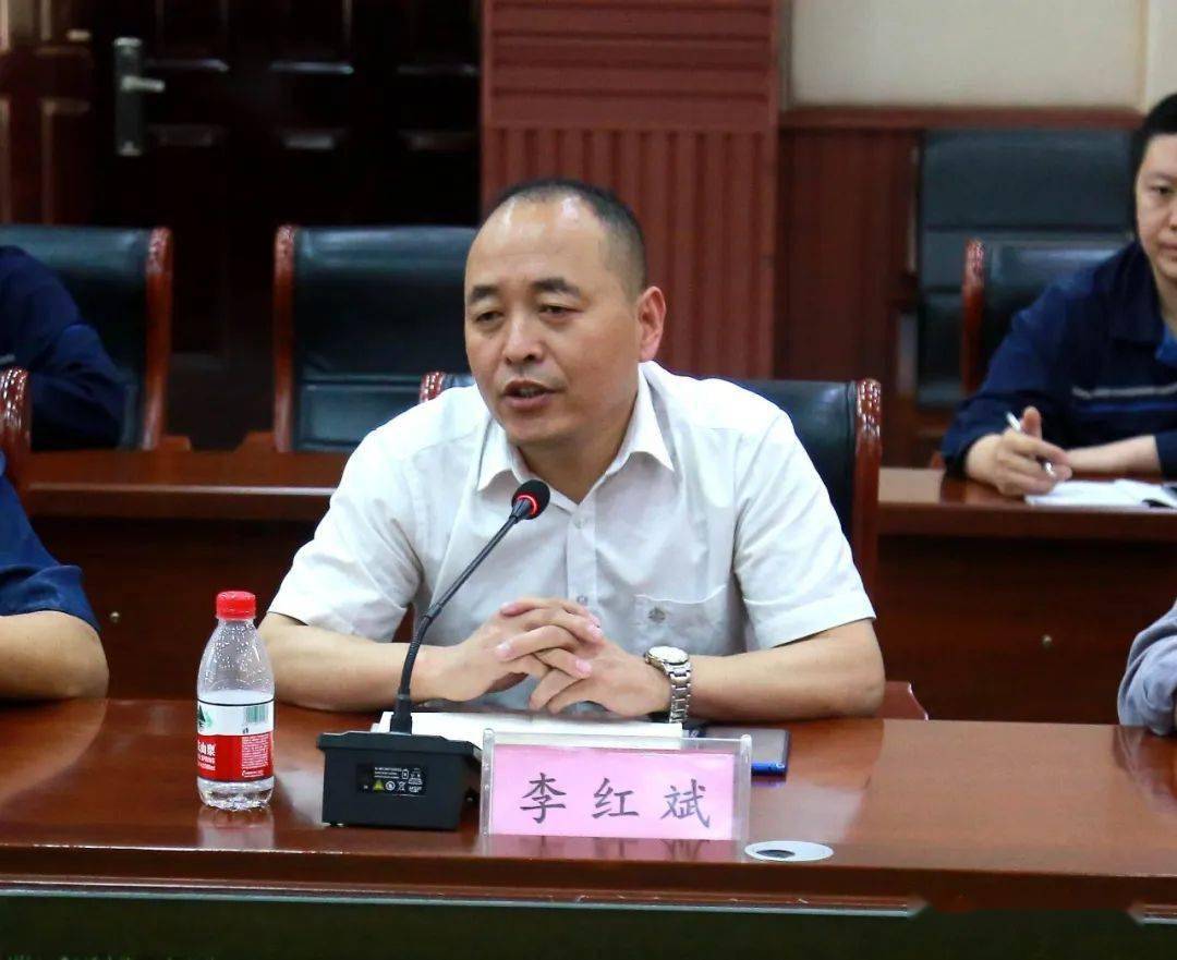 孙彦辉,陈银莉教授分别作自我介绍后发表了对冶金行业未来发展的趋势