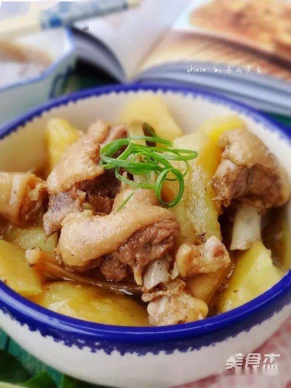 午点:香绵白粥,红薯中餐:双色米饭, 土豆焖鸭,上汤菜心,节瓜瘦肉汤