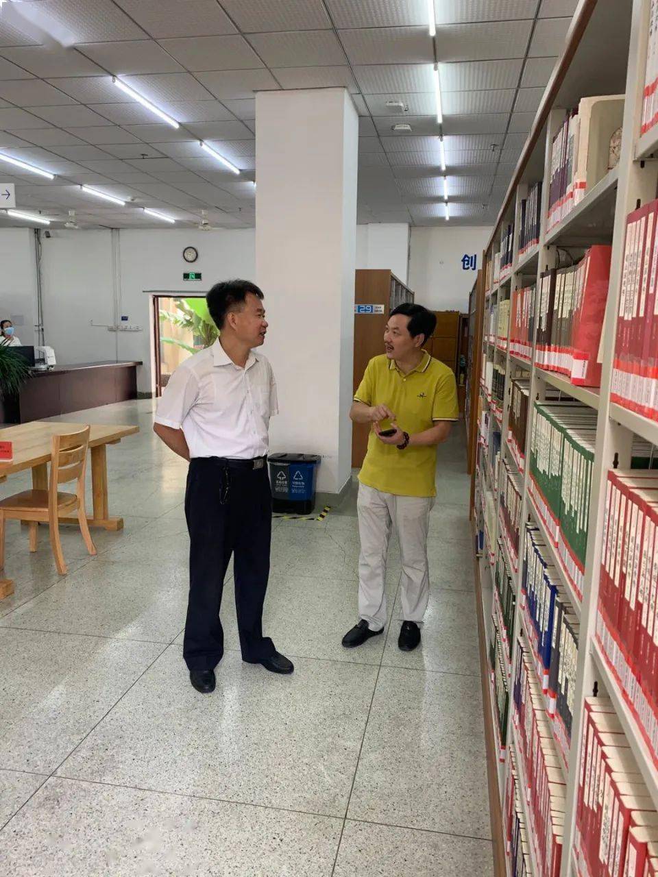 严济慈纪念馆调研"弘扬科学家精神"工作,金华市图书馆馆长陈丰松陪同