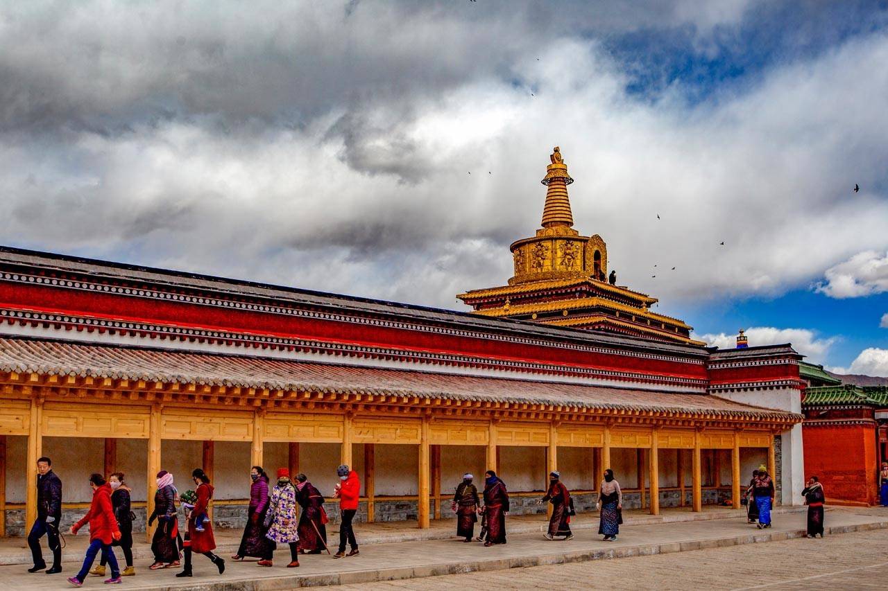 拉卜楞寺,位于甘肃省甘南藏族自治州夏河县