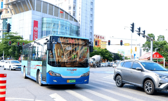 擁有東莞東火車站,常平火車站,常平東站,常平南站等重要交通樞紐,日常