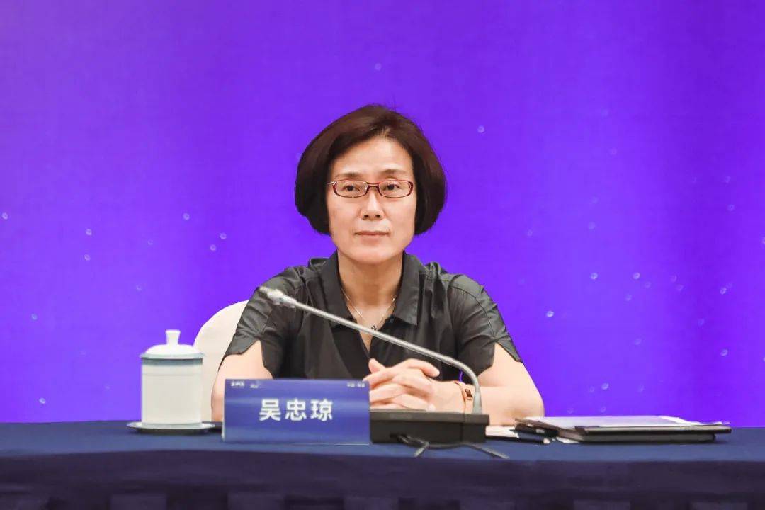 江西省与正和岛知名企业家投资交流会召开易炼红致辞吴忠琼主持谢一平