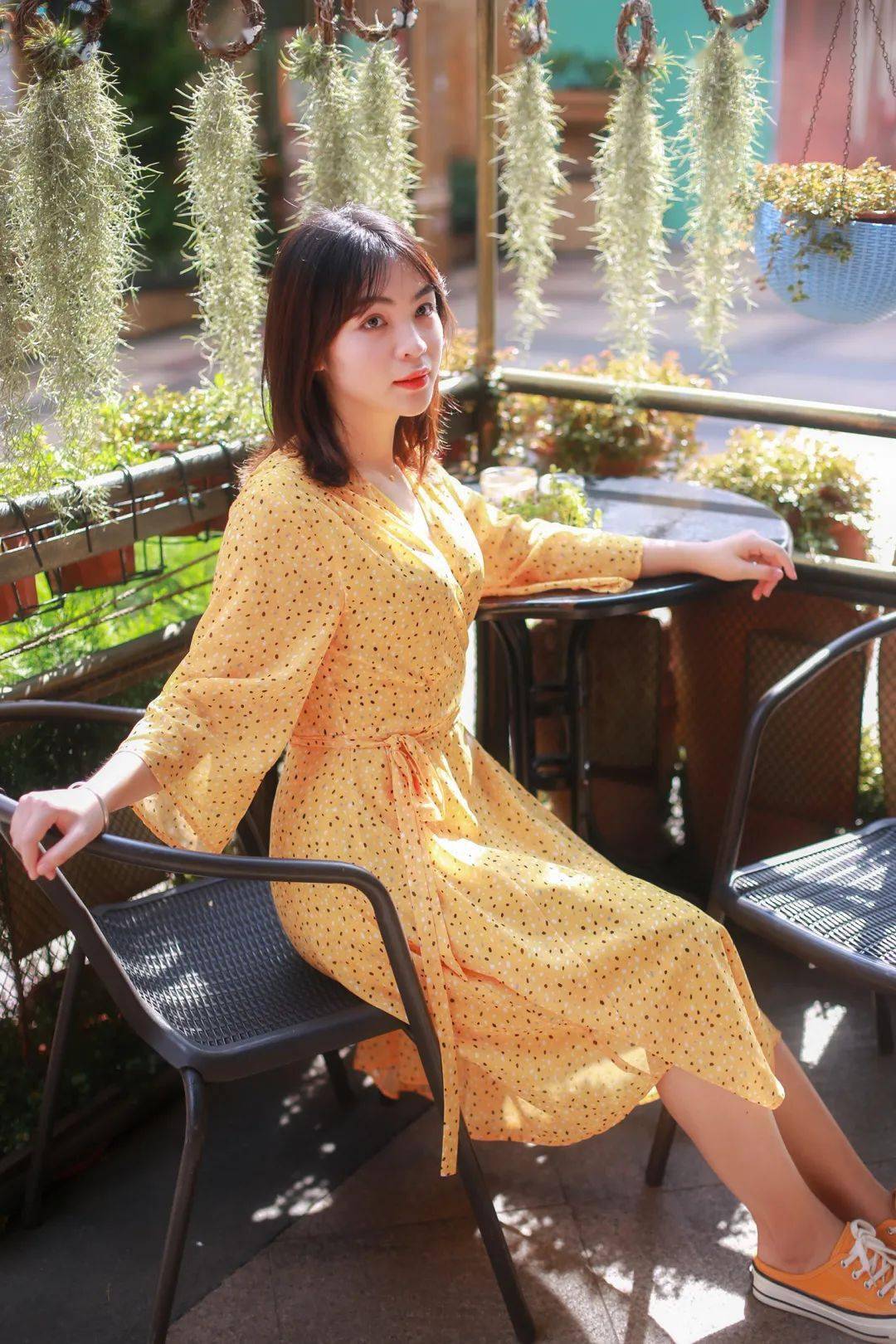 褪下繁复的正装吧,换上这件舒适又很有女人味的茶歇裙,浓浓的小资情调