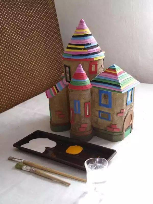 其他得到还包括这些,[可乐瓶子加上锡箔纸做出来的蘑菇小房子][创意