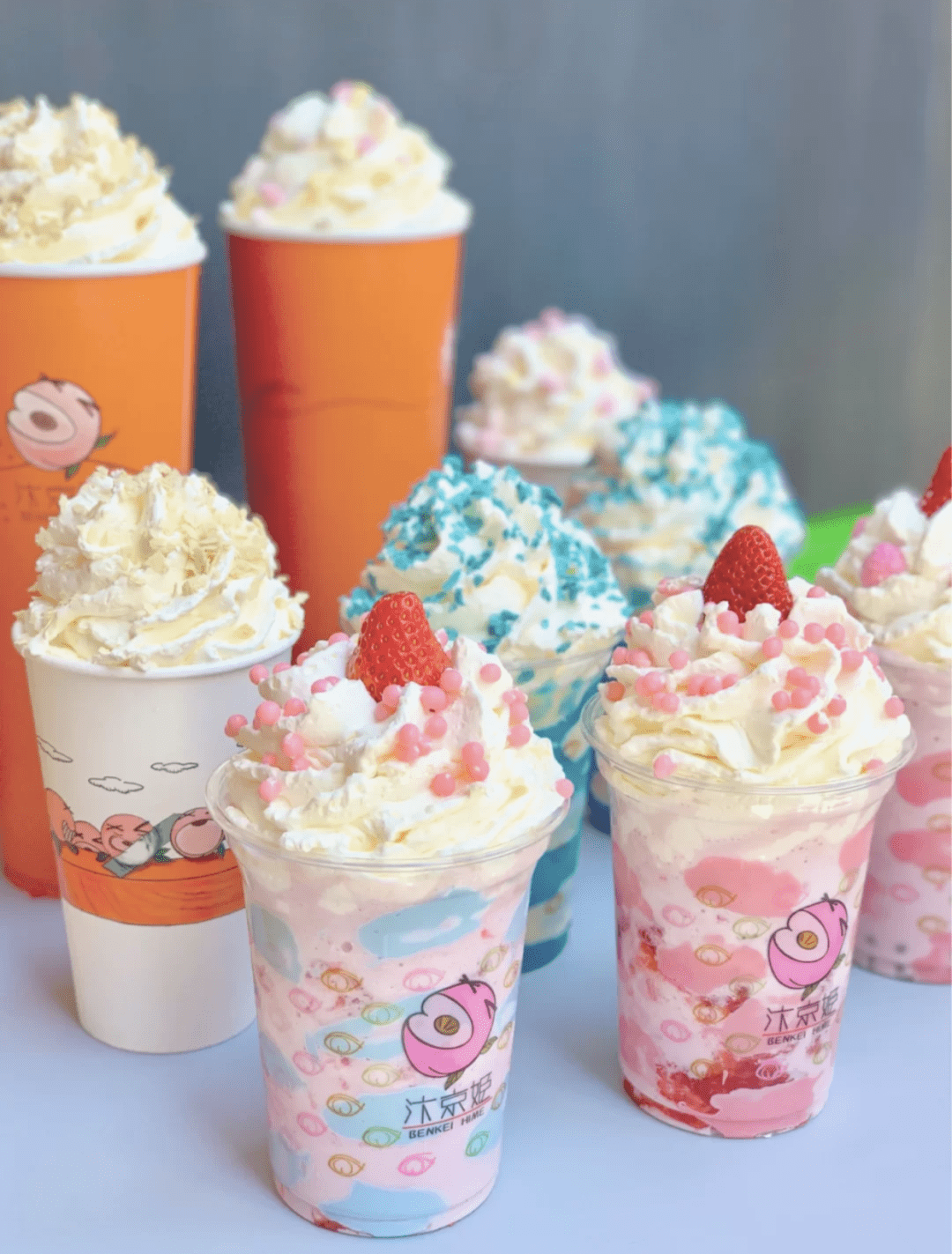 凭借着  胖胖奶油顶,火速出圈!