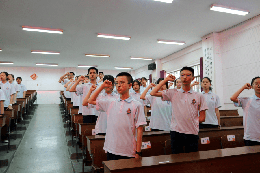 景弘资讯光荣与使命景弘中学隆重举行2020年入团仪式