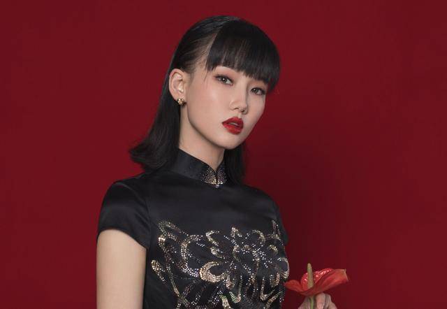 台上是转音歌姬,台下是鬼马精灵,她来《浪姐》可不只是为了红_黄龄