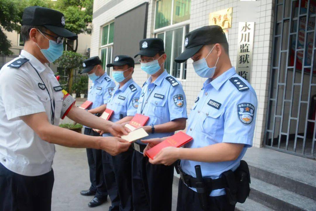 从优待警送奖上门振奋士气暖心田