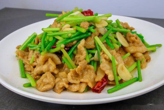 厨师长教你做蒜苔炒肉片肉片肥而不腻蒜苔鲜嫩不老