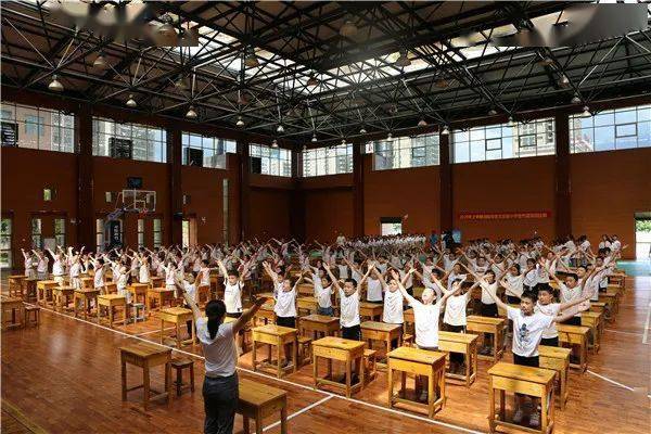 校园快报活力释放热情涌动浏阳市奎文实验小学举办2020年春季室内健身