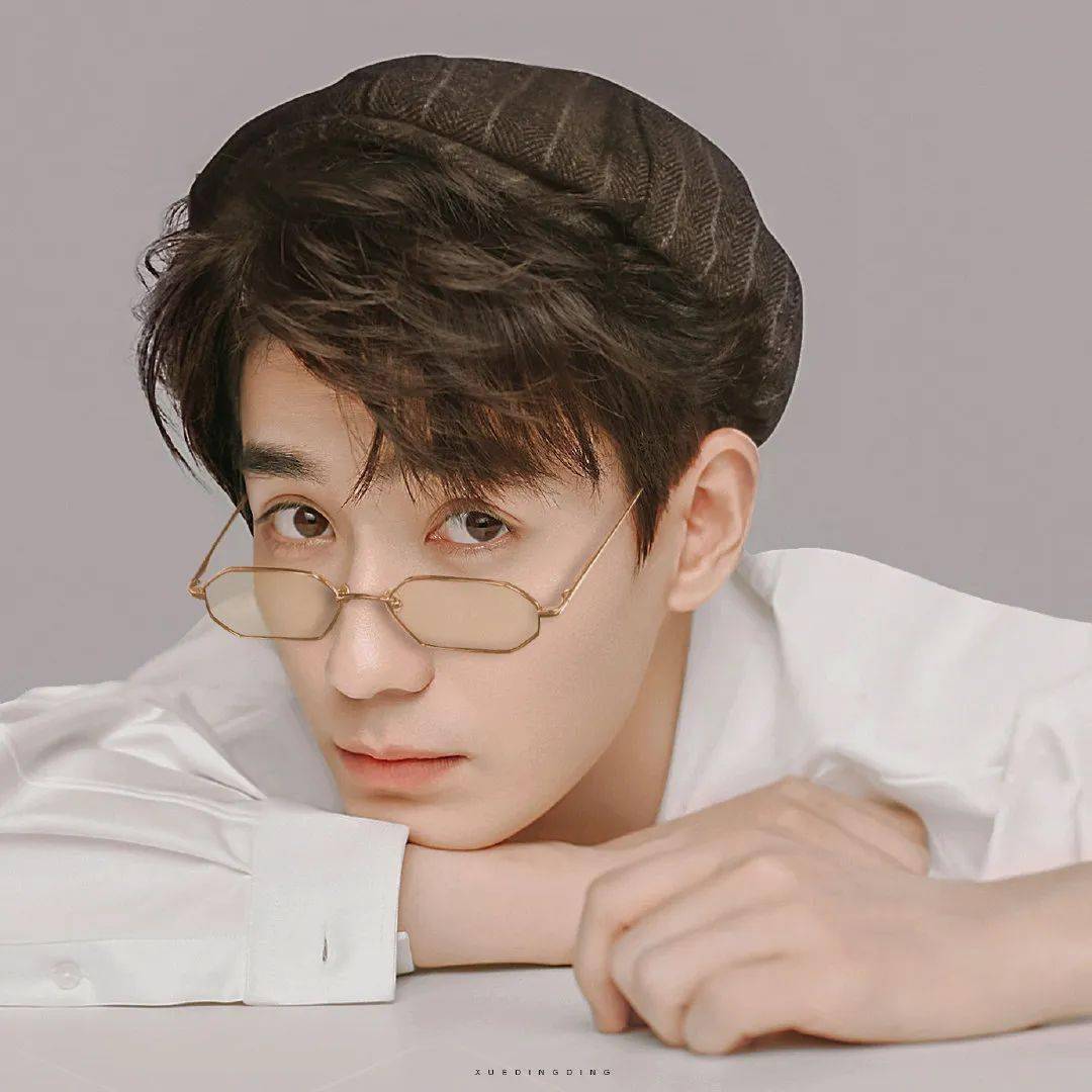 戴上金丝眼镜的帅哥哥们就两个字:想嫁!