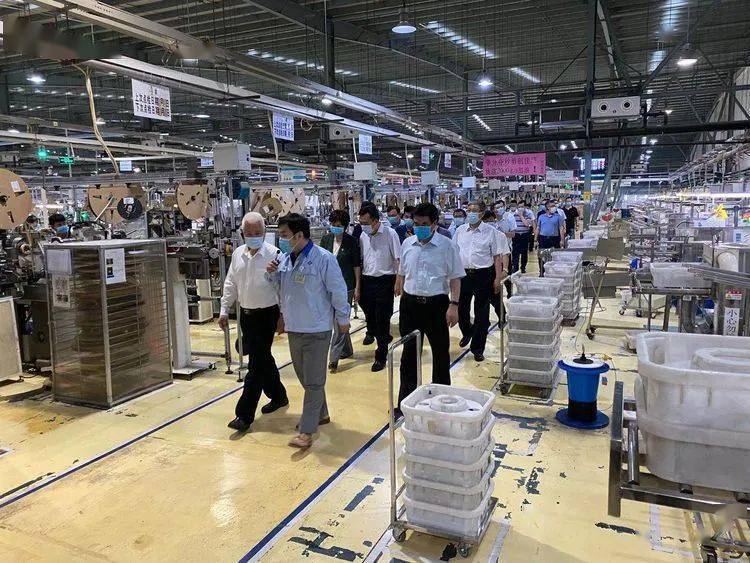 开封住成电装有限公司,通过听介绍,进车间的方式,详细了解公司的基本