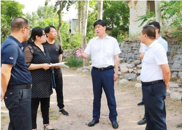 县委书记王江到三坡镇指导调研脱贫攻坚工作