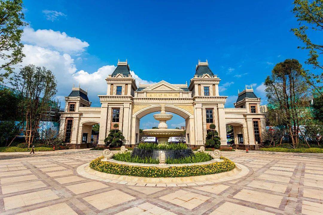 台山恒大翡翠华庭·城央里 山湖间 智能美居建面约95-136m05雅装三