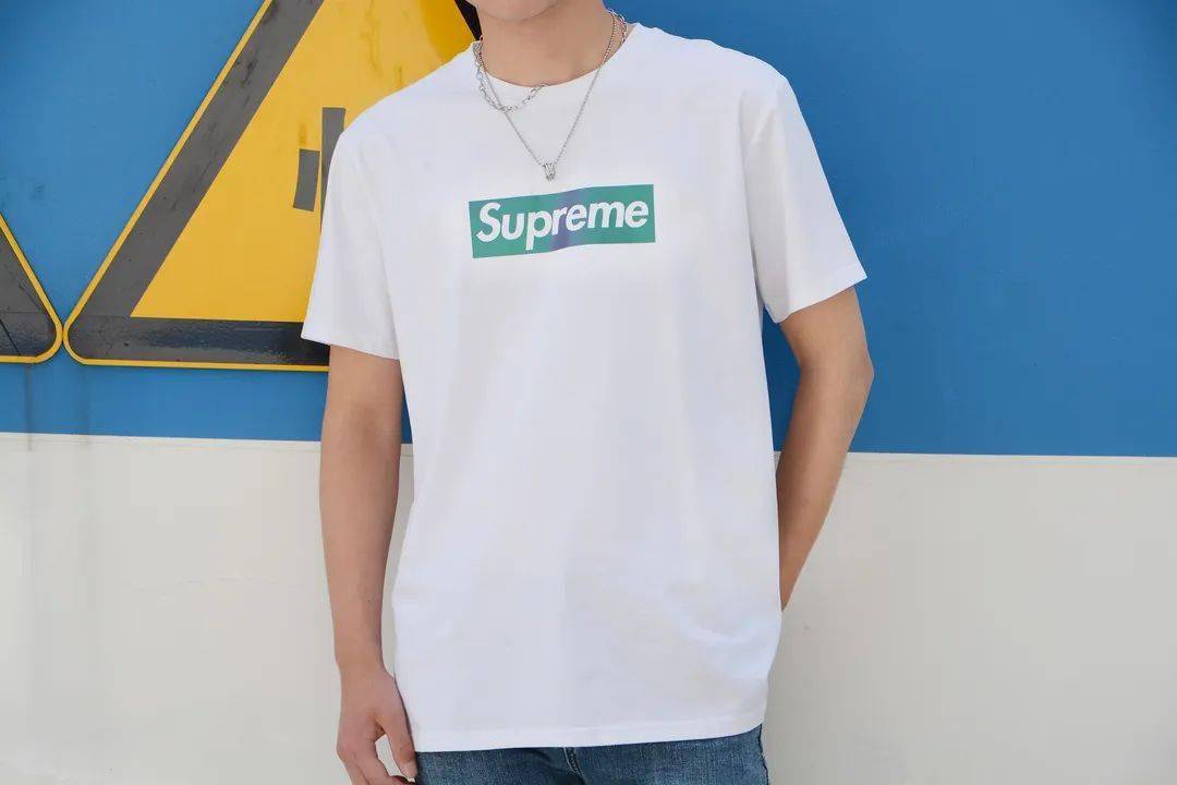以前觉得它很土,现在没有它…我土_supreme
