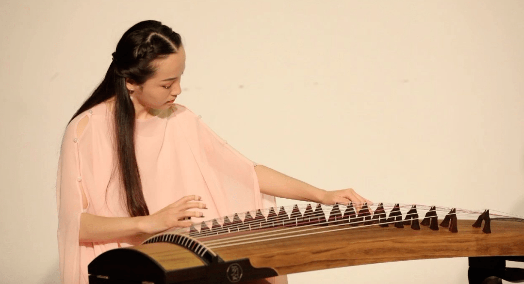 笑》便可以用无数的色彩来解读柔情似水,铁汉柔情都是它victory70