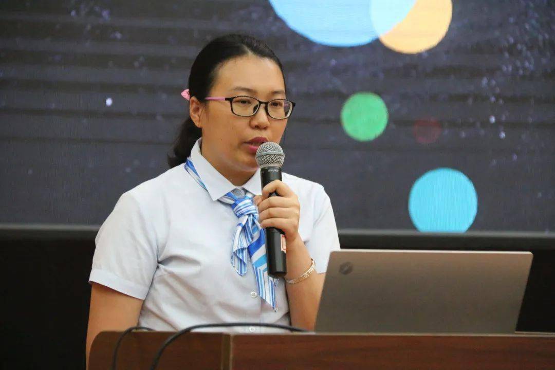 方芳老师条理清晰地讲解语文新闻拟标题技巧