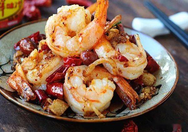 教你在家做宫保凤尾虾,几步就能做好,色香味俱全!