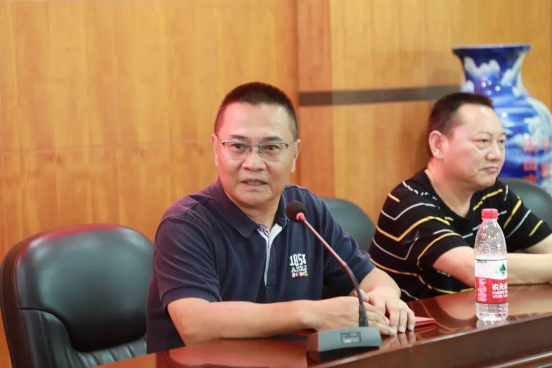 公和奖学金由乐山一中75届校友陈建先生发起,根据《乐山一中公和奖学