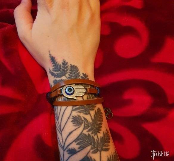 妹子玩家晒美国末日2典藏版艾莉同款纹身瞩目