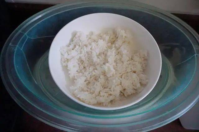 米饭和它这样吃,鲜香爽口,夏季吃很舒服,女儿说以后要这样吃饭