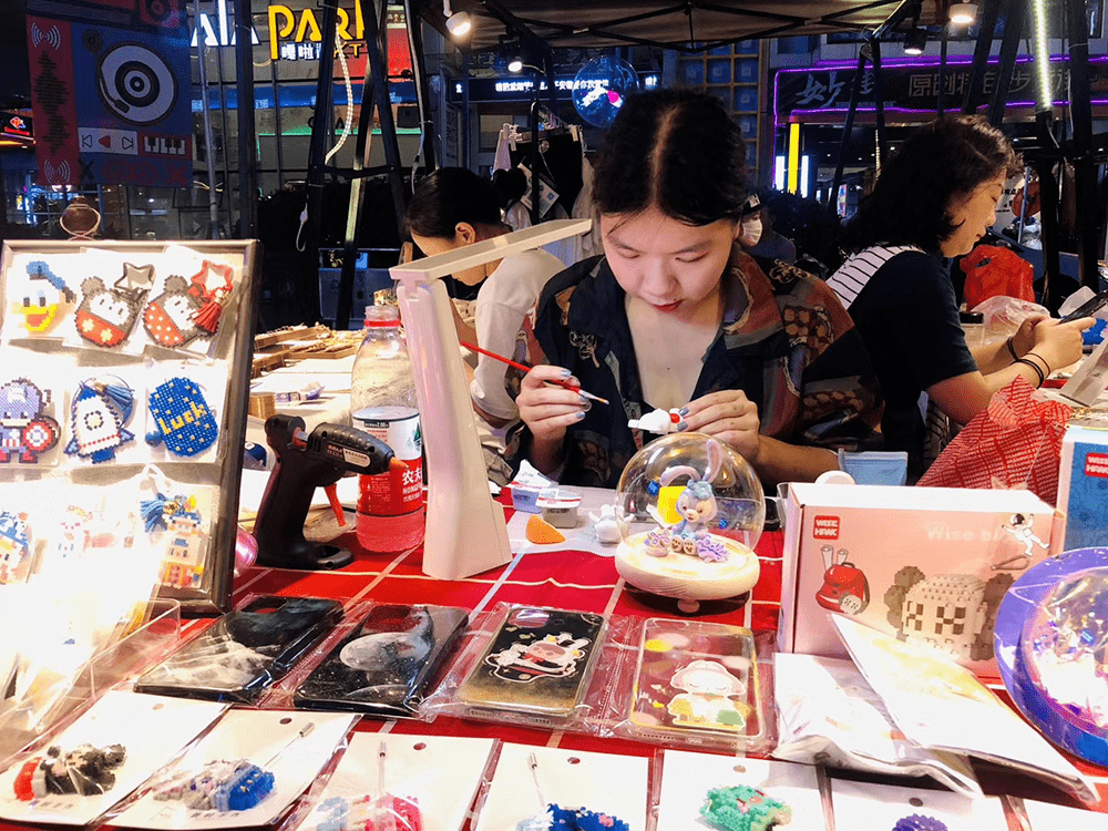 手作,轻食,文创,花艺,音乐等众多品类"占领"绿色